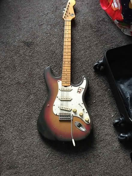 Photo of free Guitar (Sheldon B26) #1