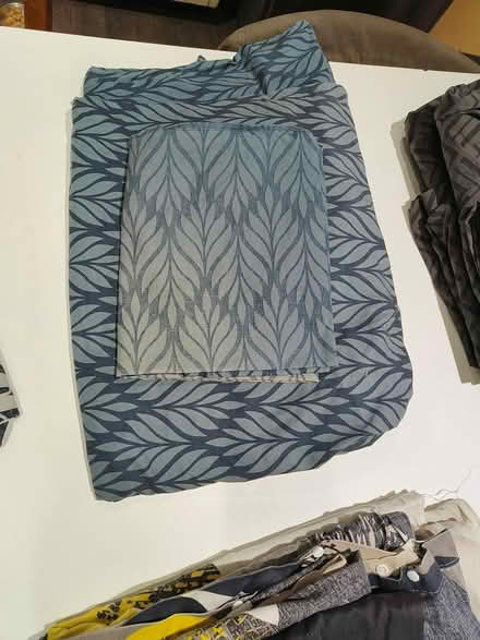 Photo of free 4 single duvet covers/pillowslips (Earlswood RH1) #3