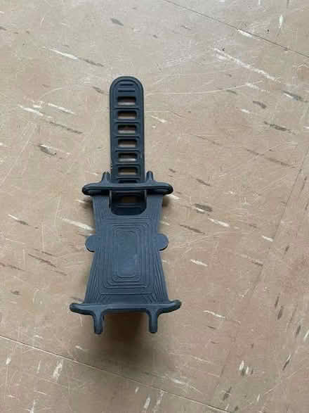 Photo of free small phone bike holder (Bennetts End HP3) #2