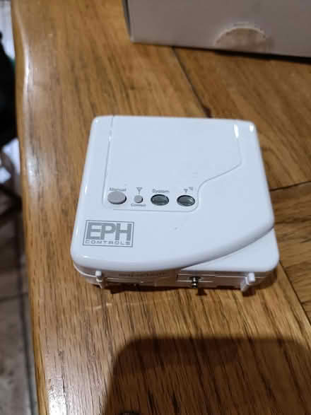 Photo of free EPH wireless thermostat & receiver (Shirley CR0) #3