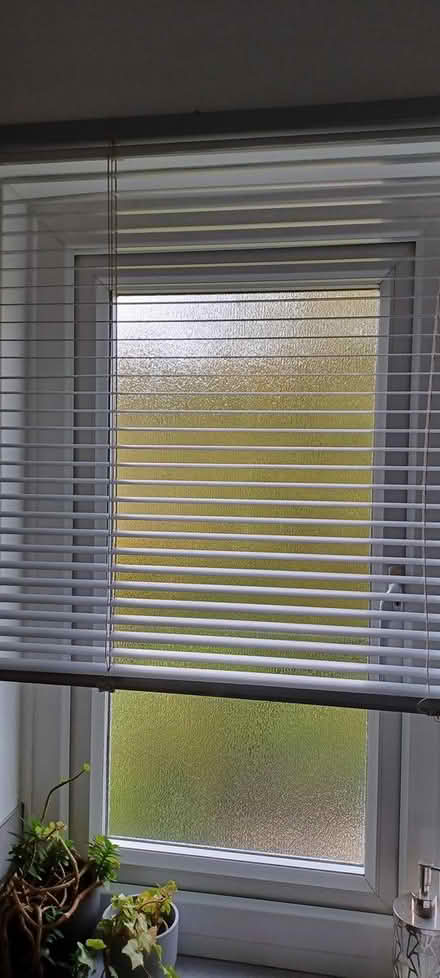 Photo of free Silver venetian blind (CR3 Caterham valley) #1
