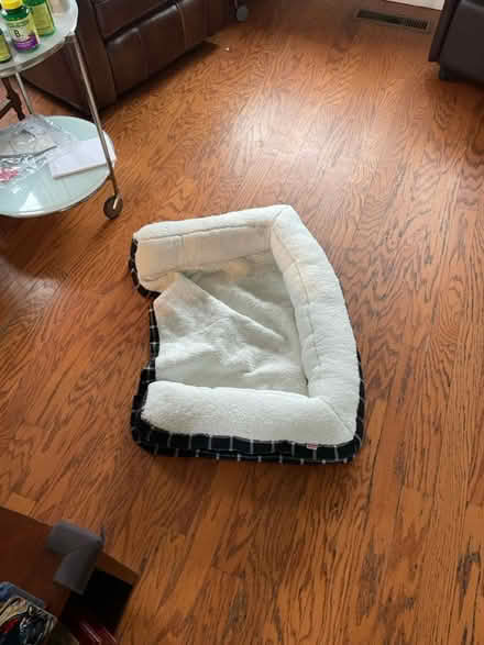 Photo of free Large dog bed (Stonybrook Drive Bowie) #1
