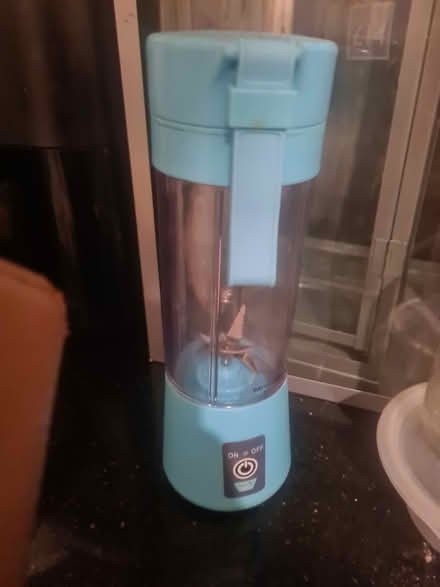 Photo of free 2 in 1 blender and cup (Beeston LS11) #1