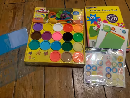 Photo of free Playdoh and creative paper (Selhurst CR0) #1