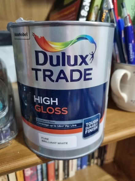 Photo of free White Gloss Paint (Pitstone LU7) #1