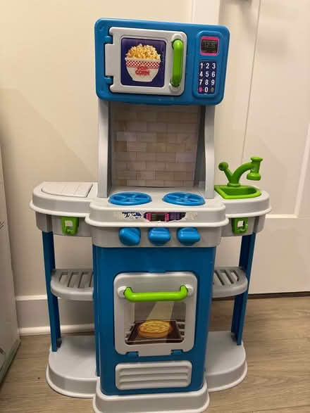Photo of free Toy kitchen, random toys (Downingtown) #1