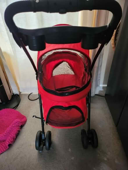 Photo of free Pet stroller/pushchair (Round Green LU2) #2