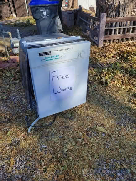 Photo of free working dishwasher (West sedona) #1
