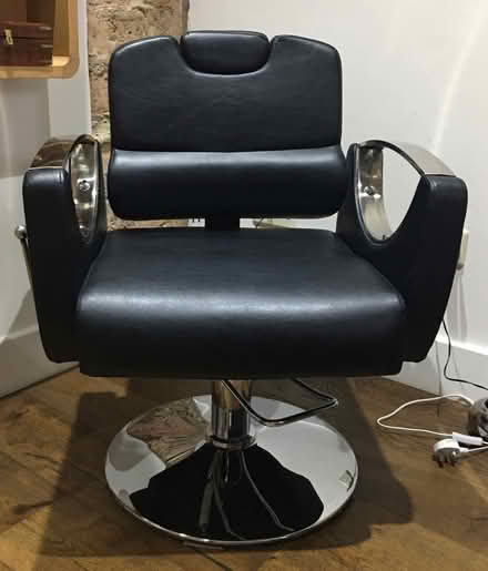 Photo of free Hairdresser/barber’s chair (East Dulwich, SE22) #2