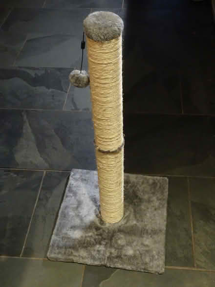 Photo of free Cat scratching-post (NG3) #1