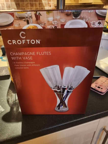 Photo of free Champagne flutes and vase (Cam GL11) #1