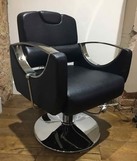 Photo of free Hairdresser/barber’s chair (East Dulwich, SE22) #1