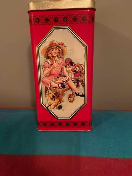 Photo of free Metal cracker tin (Alta vista / riverside) #3
