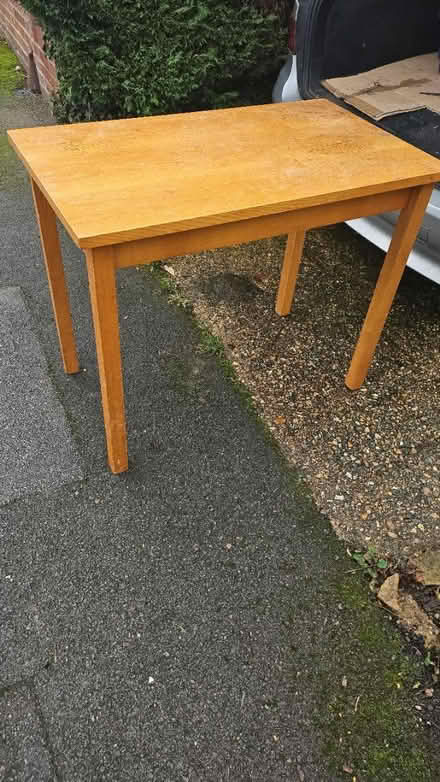 Photo of free Small table/ desk (Maidenhead SL6) #1