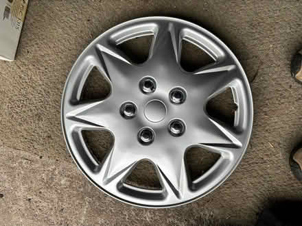 Photo of free hubcaps 15 inch (Kendal LA9) #2
