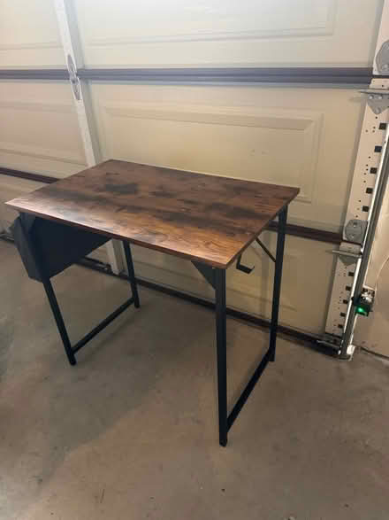 Photo of free Small desk, excellent condition (Eldridge North) #1