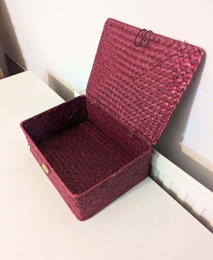Photo of free Small Red/Cerise Wicker Box With Lid (CT15) #3