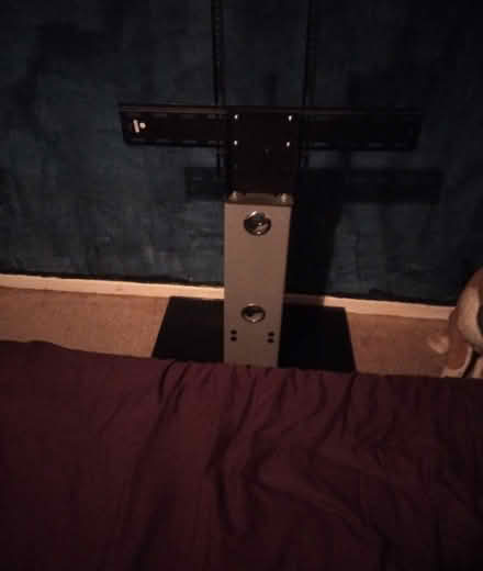 Photo of free Tv stand (Lowedges S8) #1