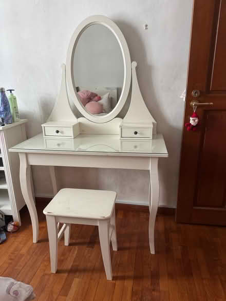 Photo of free Vanity table with stool (Upper Bukit timah) #1