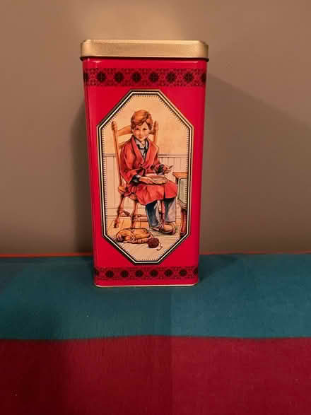 Photo of free Metal cracker tin (Alta vista / riverside) #2