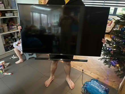Photo of free 48” TV - works but with issues (SE6) #1