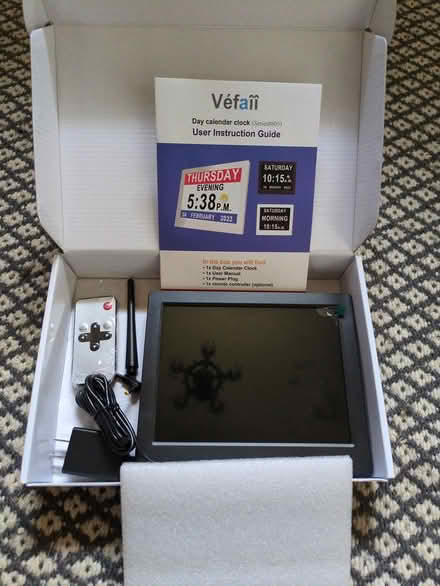 Photo of free Electric day/date clock (West End) #2