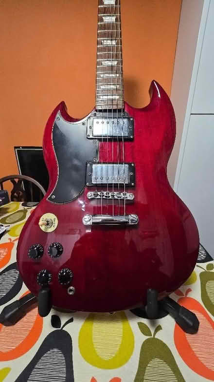 Photo of Old, tired or broken electric guitars (Seven Kings IG3) #2