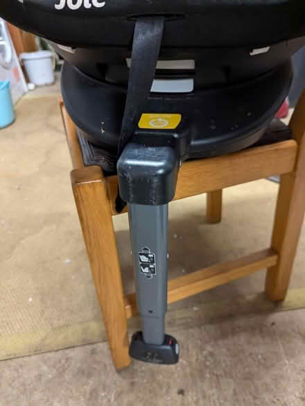 Photo of free Swivel car seat with isofix base (Warlingham CR6) #2