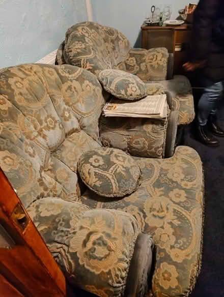 Photo of free 3 piece suite (New Ferry CH62) #1