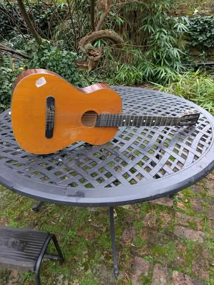 Photo of free Guitar (Bradwell MK13) #1