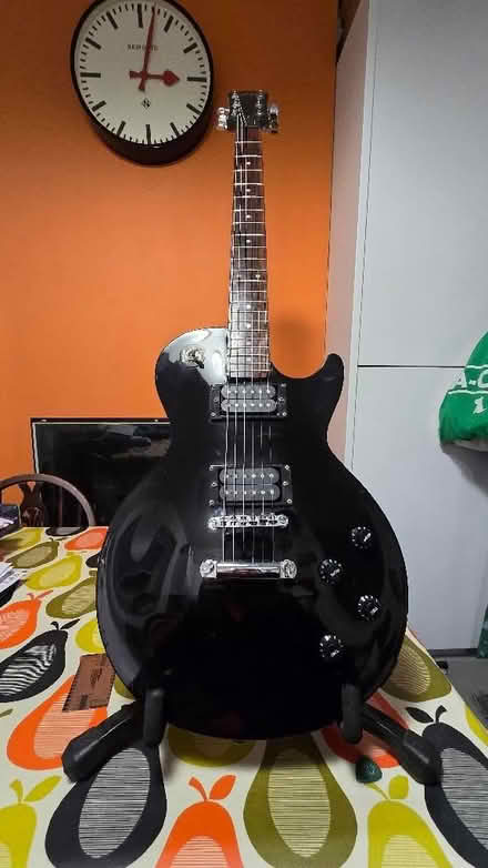 Photo of Old, tired or broken electric guitars (Seven Kings IG3) #1