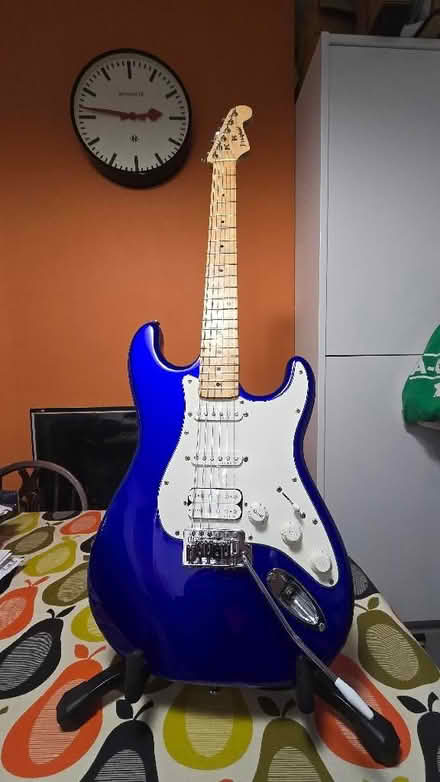 Photo of Old, tired or broken electric guitars (Seven Kings IG3) #3