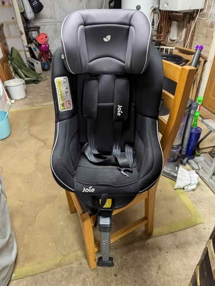 Photo of free Swivel car seat with isofix base (Warlingham CR6) #1