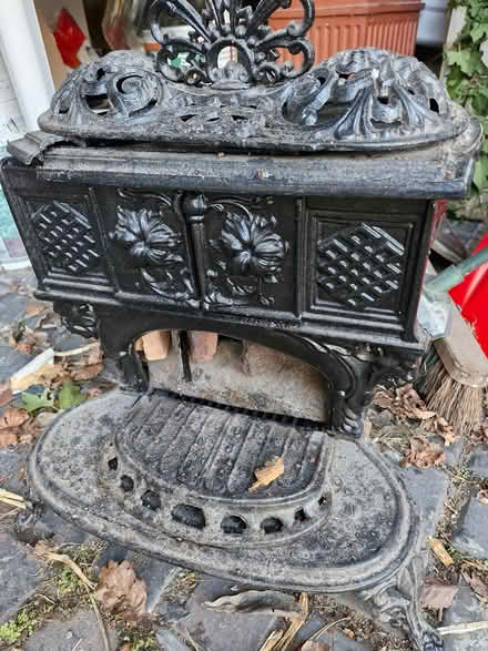 Photo of free Antique Queen Anne Stove No6 (Chirk LL14) #1