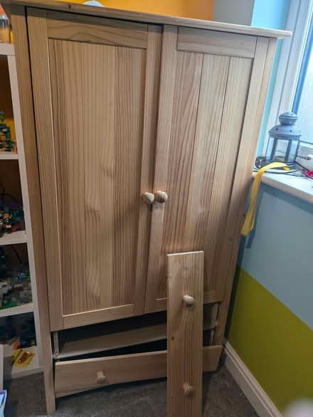 Photo of free Small wardrobe - a bit broken L8 (L8 Toxteth) #1