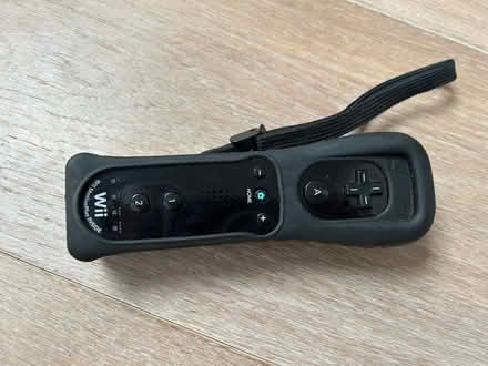 Photo of free Nintendo Wii with hand controller (W13) #4