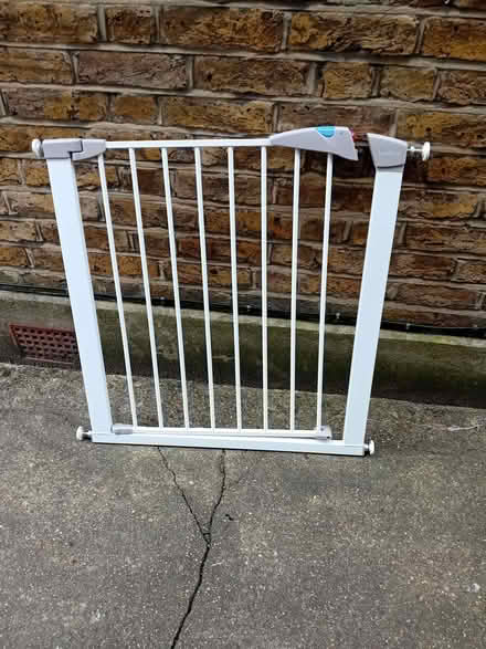 Photo of free Lindam pressure baby/dog gate (New Malden KT3) #1