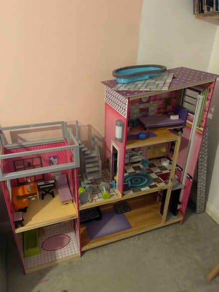 Photo of free Large dolls house (Bowbrook) #1
