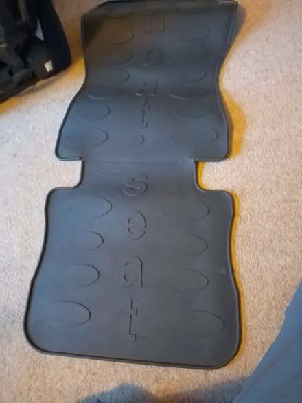 Photo of free Car seat for child 15-36 kg good condition (Knaphill GU21) #3