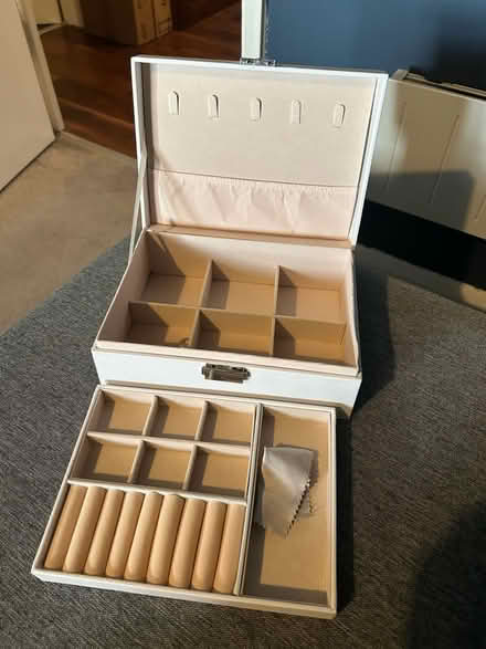 Photo of free Jewellery box (Ware SG12) #3