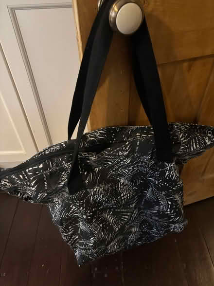 Photo of free Large tote/travel zip up bag (Balham, SW12) #1