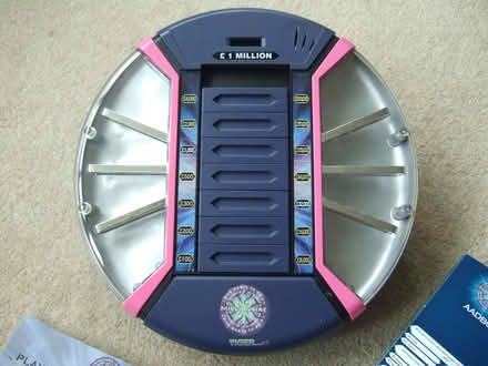 Photo of free "Who wants to be a millionaire" game (Jennyfield HG3) #2