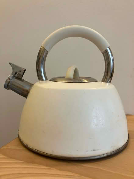 Photo of free whistling kettle for hob (Friern Barnet N11) #2