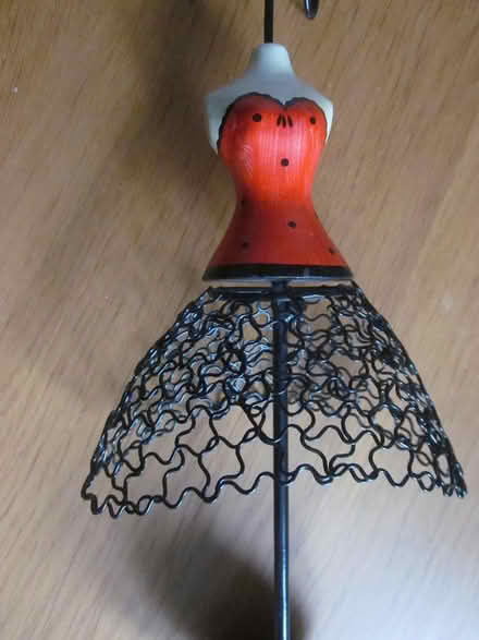 Photo of free Jewellery stand mannequin (AL7 Welwyn Garden City) #4