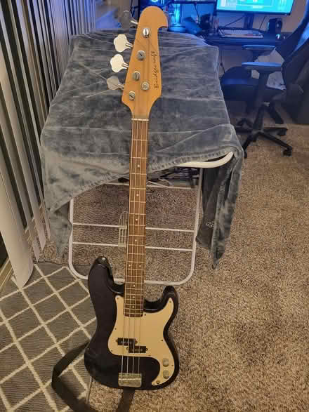 Photo of free Bass guitar (NE corner of schaumburg) #4