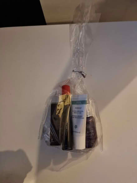 Photo of free Bath and beauty gift set (Aigburth L17) #2
