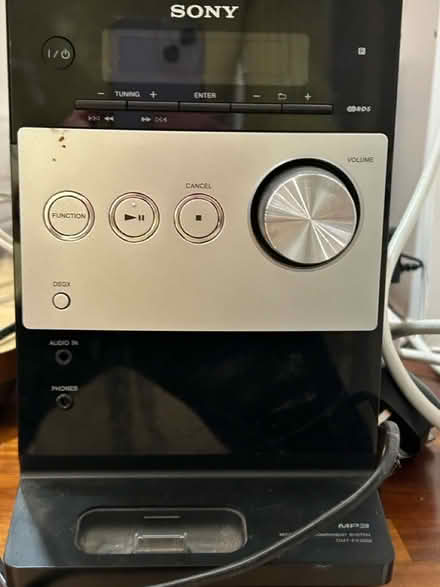 Photo of free Sound system with 4 speakers (Chiswick W4) #1