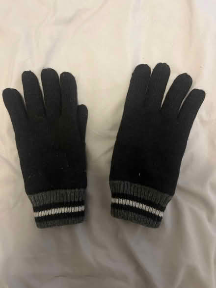 Photo of free Pair of black gloves medium size (Highbury N5) #1
