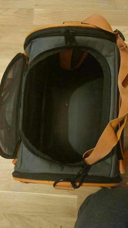 Photo of free Cat/small dog carrier (N7 Holloway/Kentish Town) #3