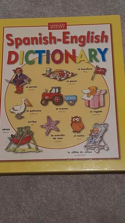 Photo of free Children's pictorial Spanish English dictionary HB New (Maybury Hill GU22) #1